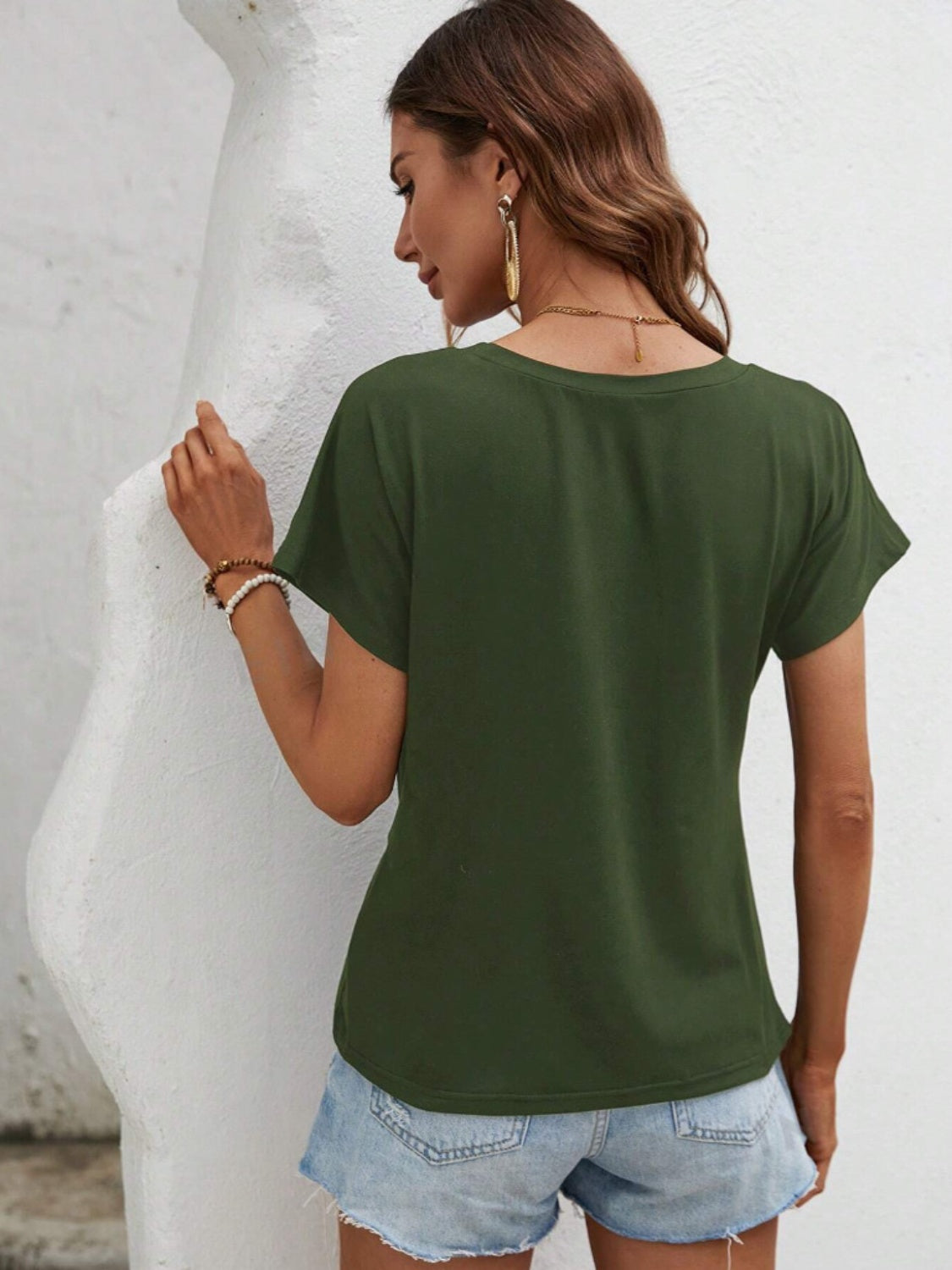 honeybee Mumford's Asymmetric Hem Round Neck T-Shirt ( Black, Green Moss, White, Dark Blue and Tan colors)