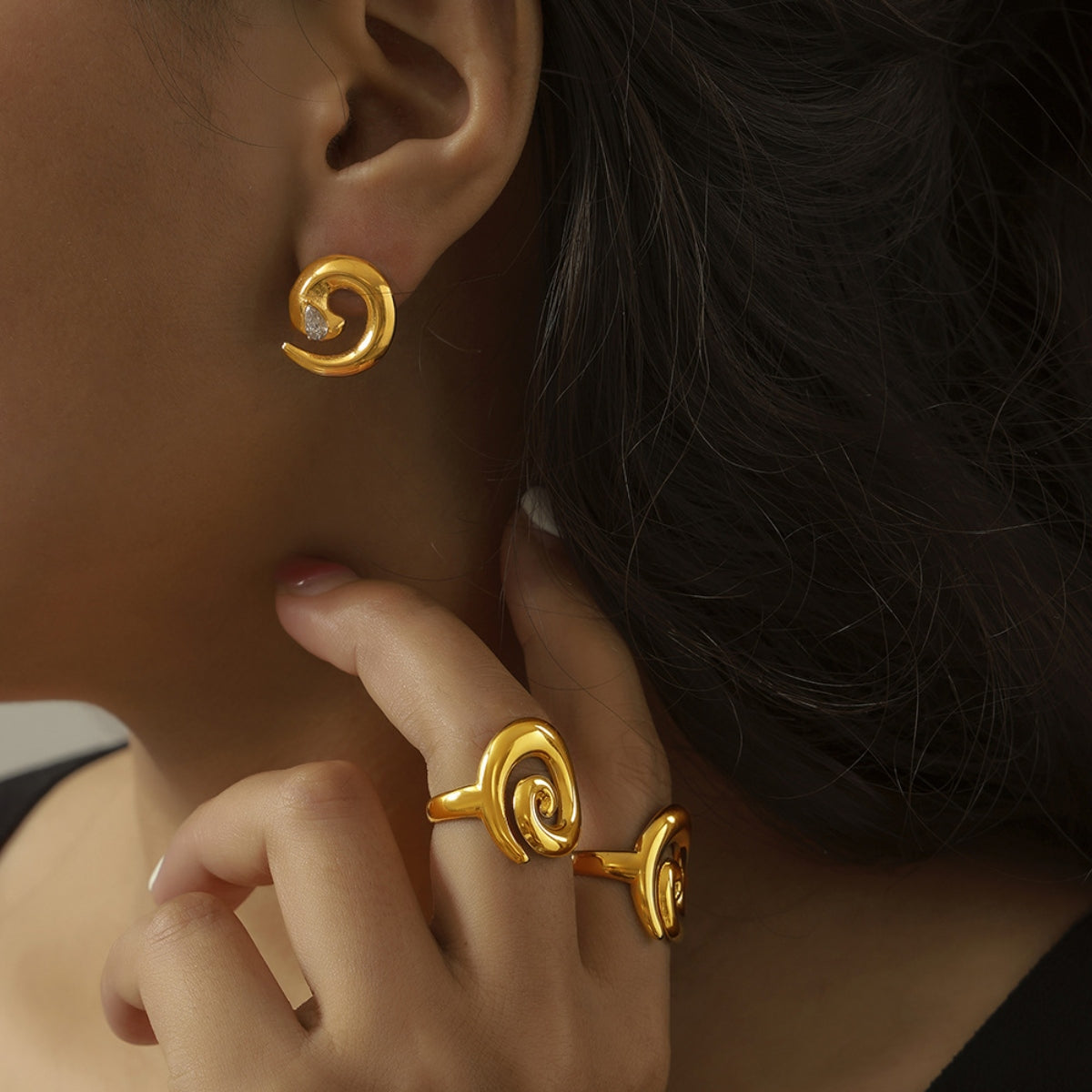 honeybee Mumford's Spiral Shape Earrings