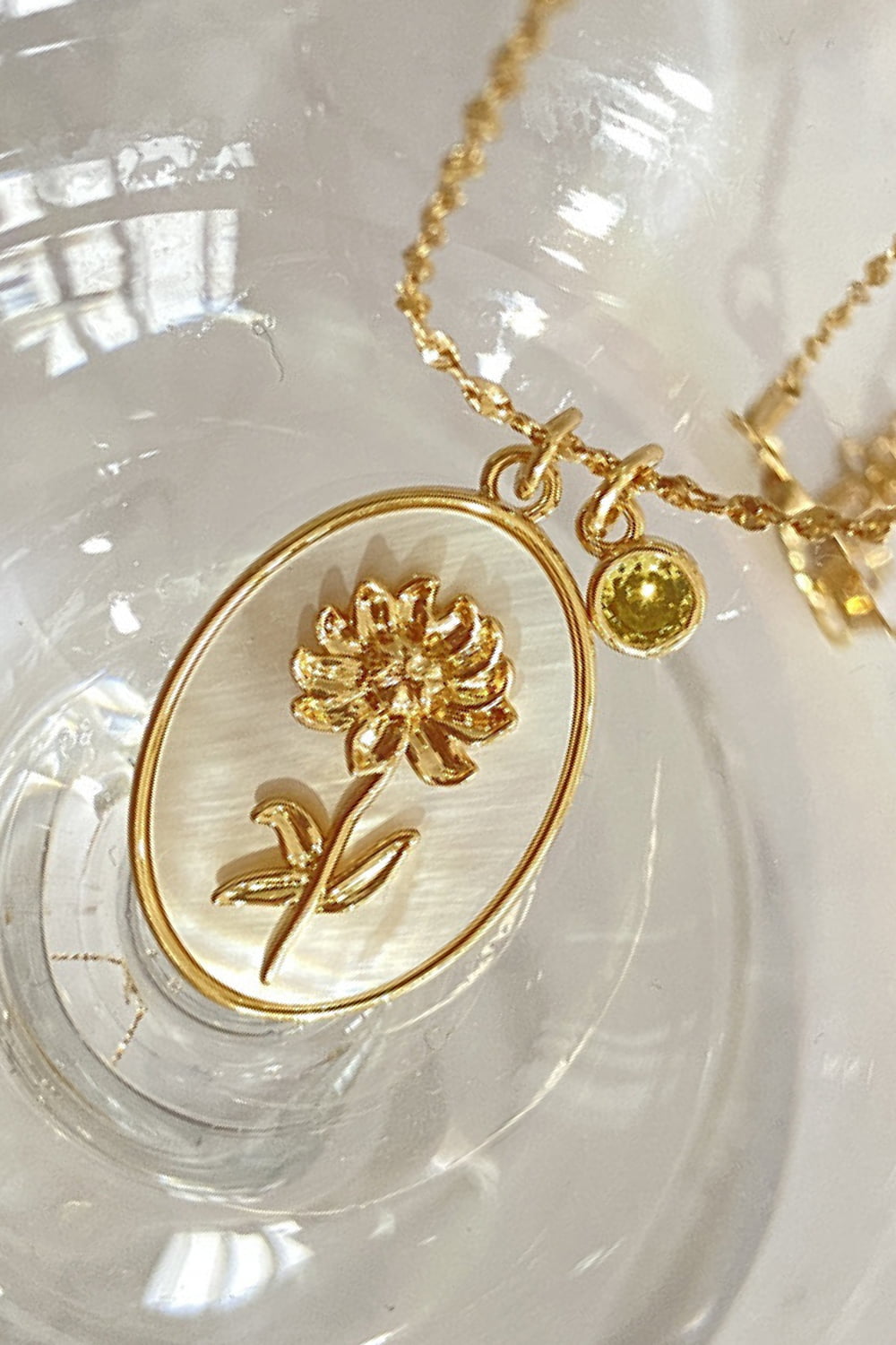 Honeybee Mumford's Flower Shell Pendant Necklace