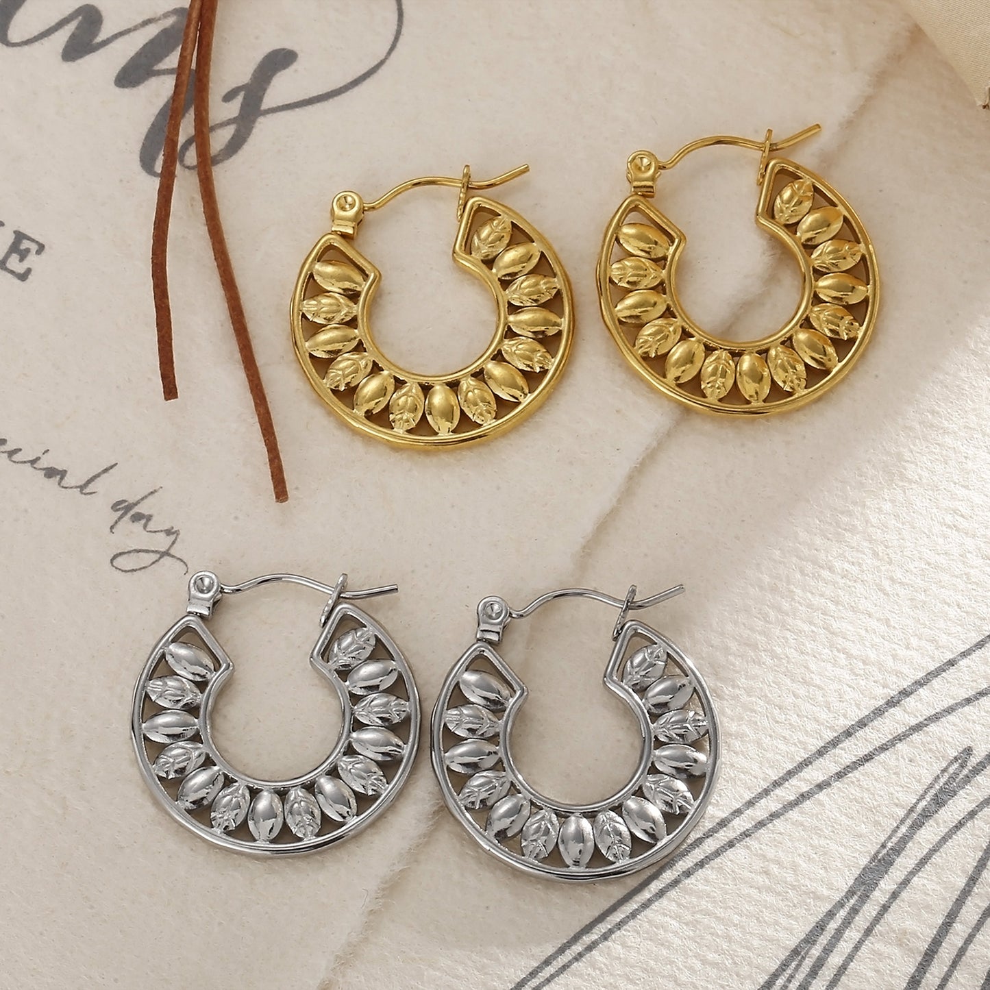 honeybee Mumford's Cutout Leaf Shape Huggie Earrings