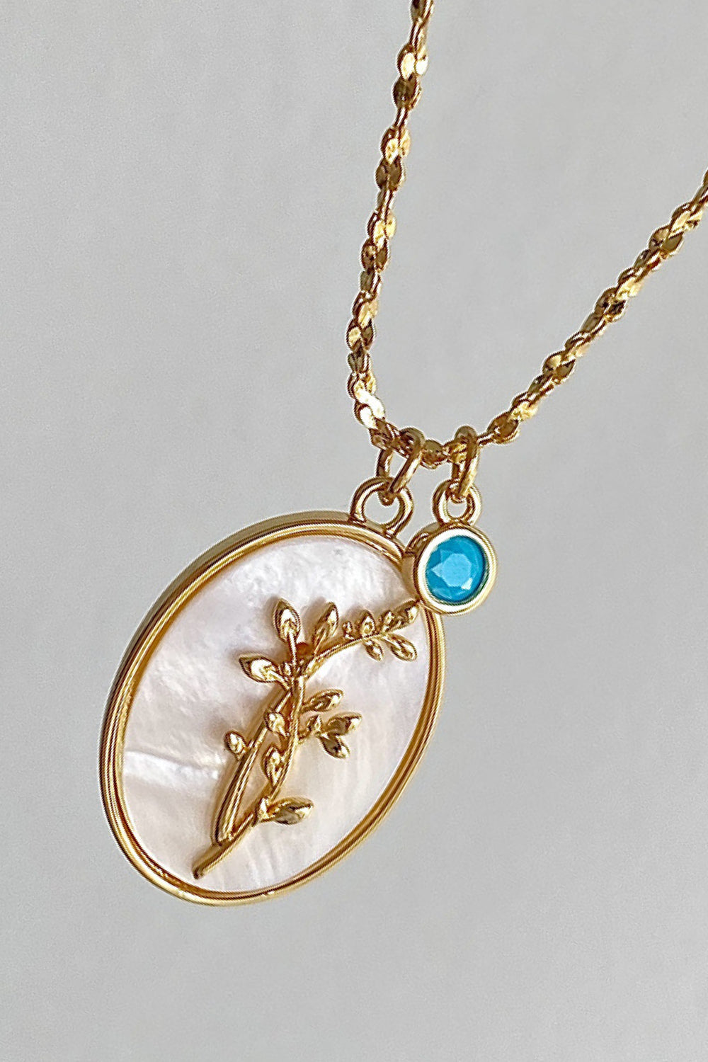 Honeybee Mumford's Flower Shell Pendant Necklace