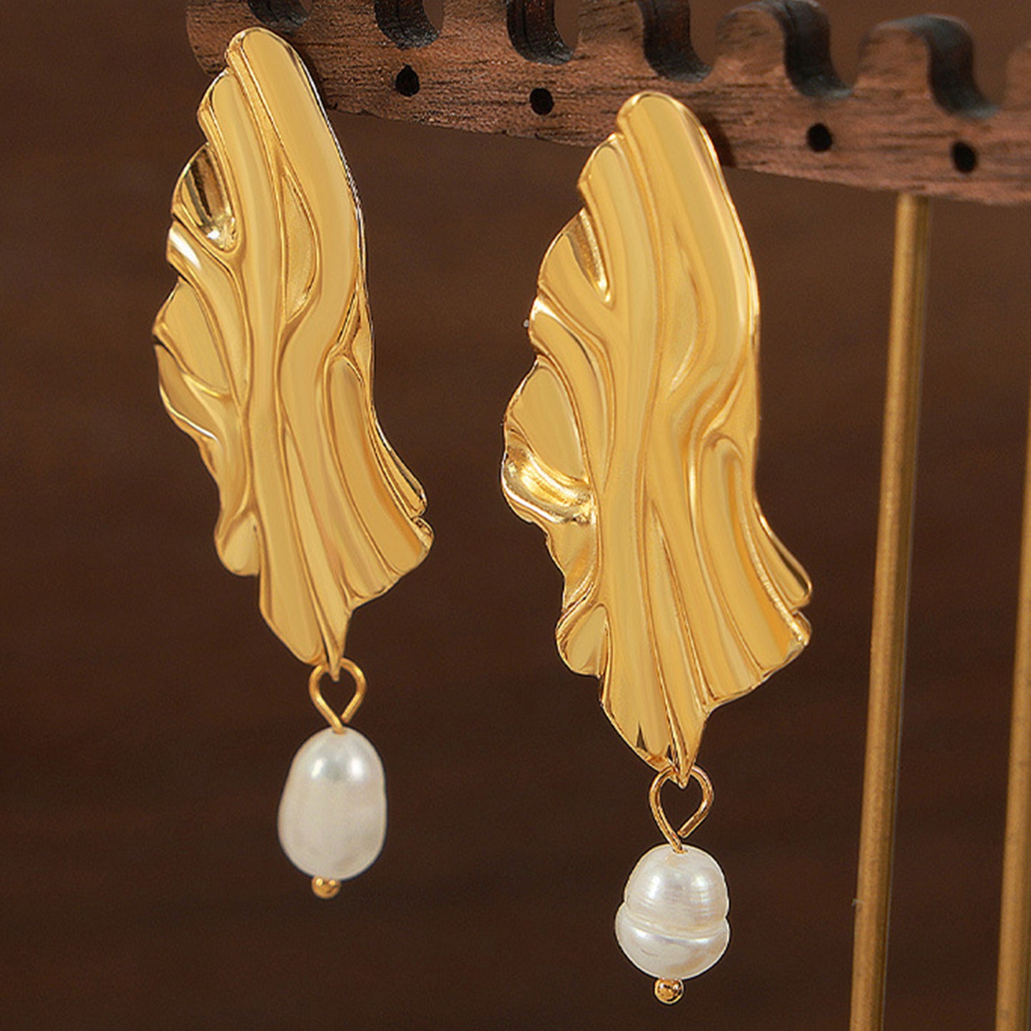 honeybee Mumford's Freshwater Pearl Earrings