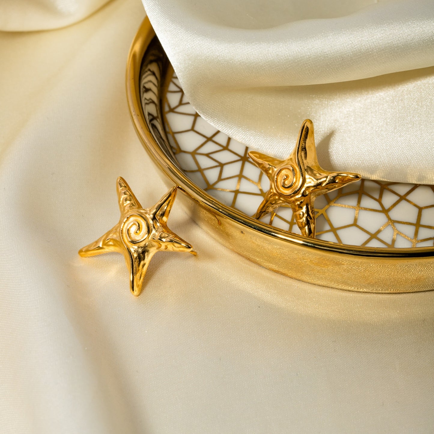 honeybee Mumford's Star Shape Earrings