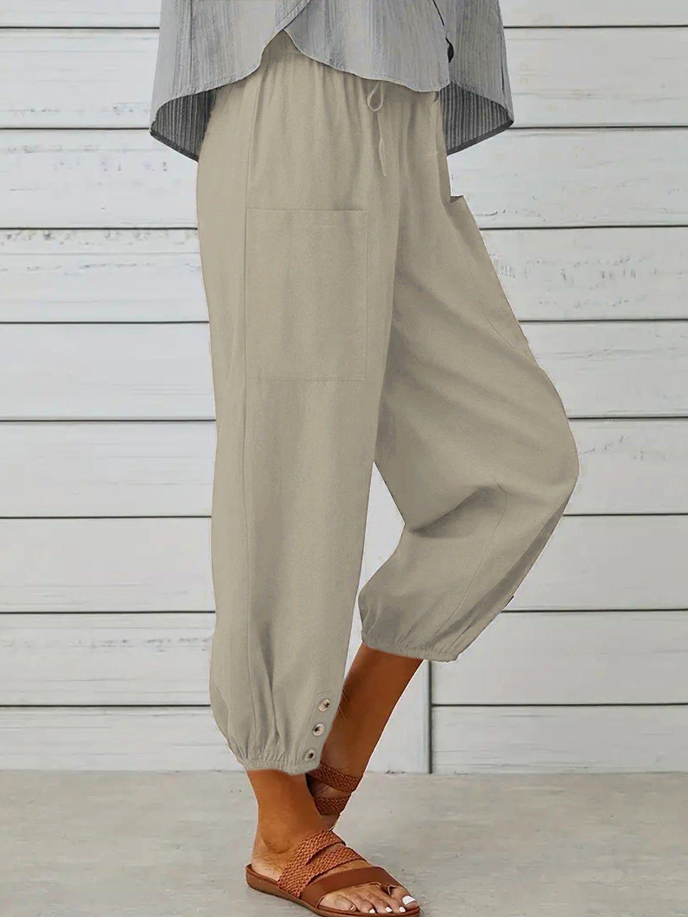 Honeybee Mumford's Decorative Button Cropped Pants