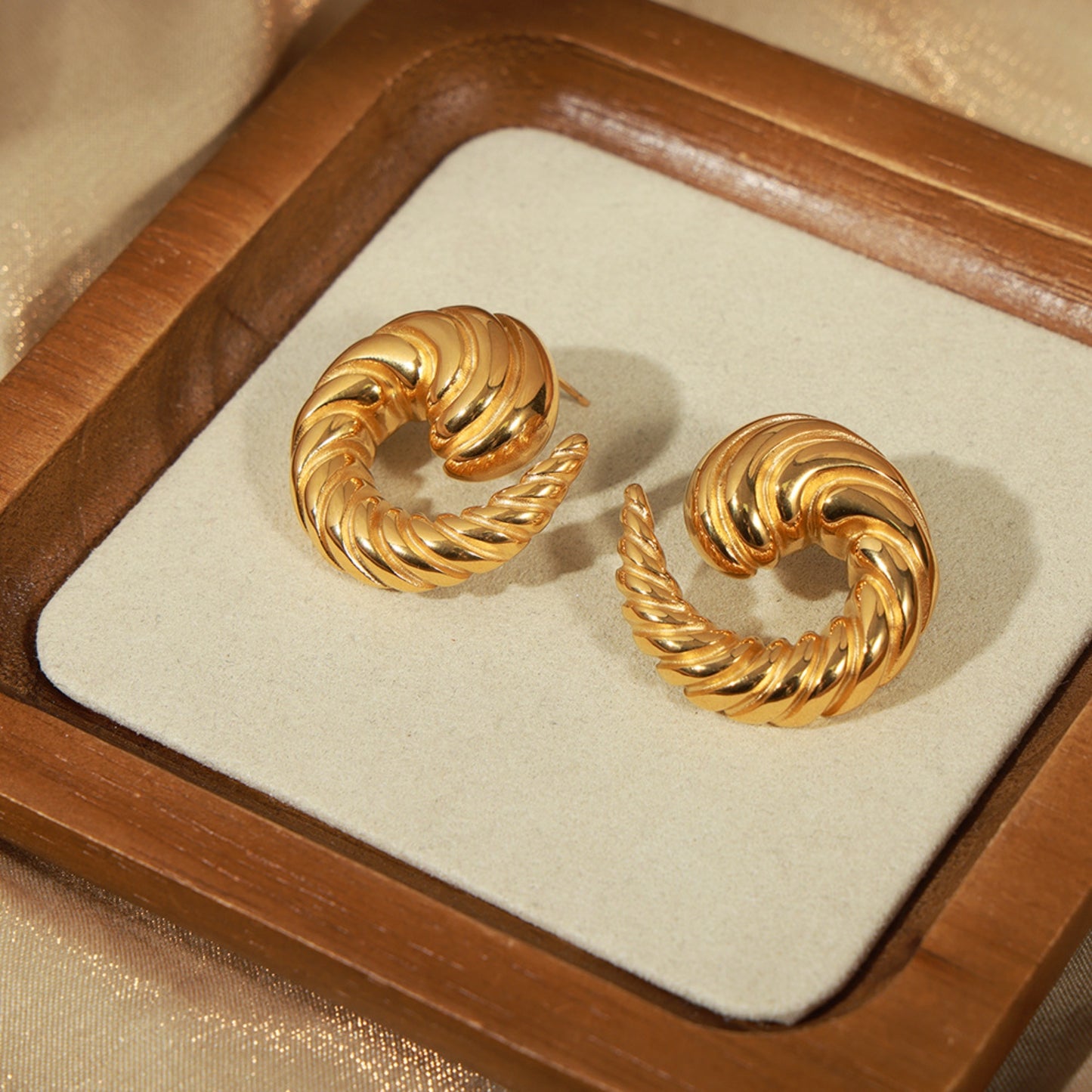 honeybee Mumford's Spiral Shape Stud Earrings