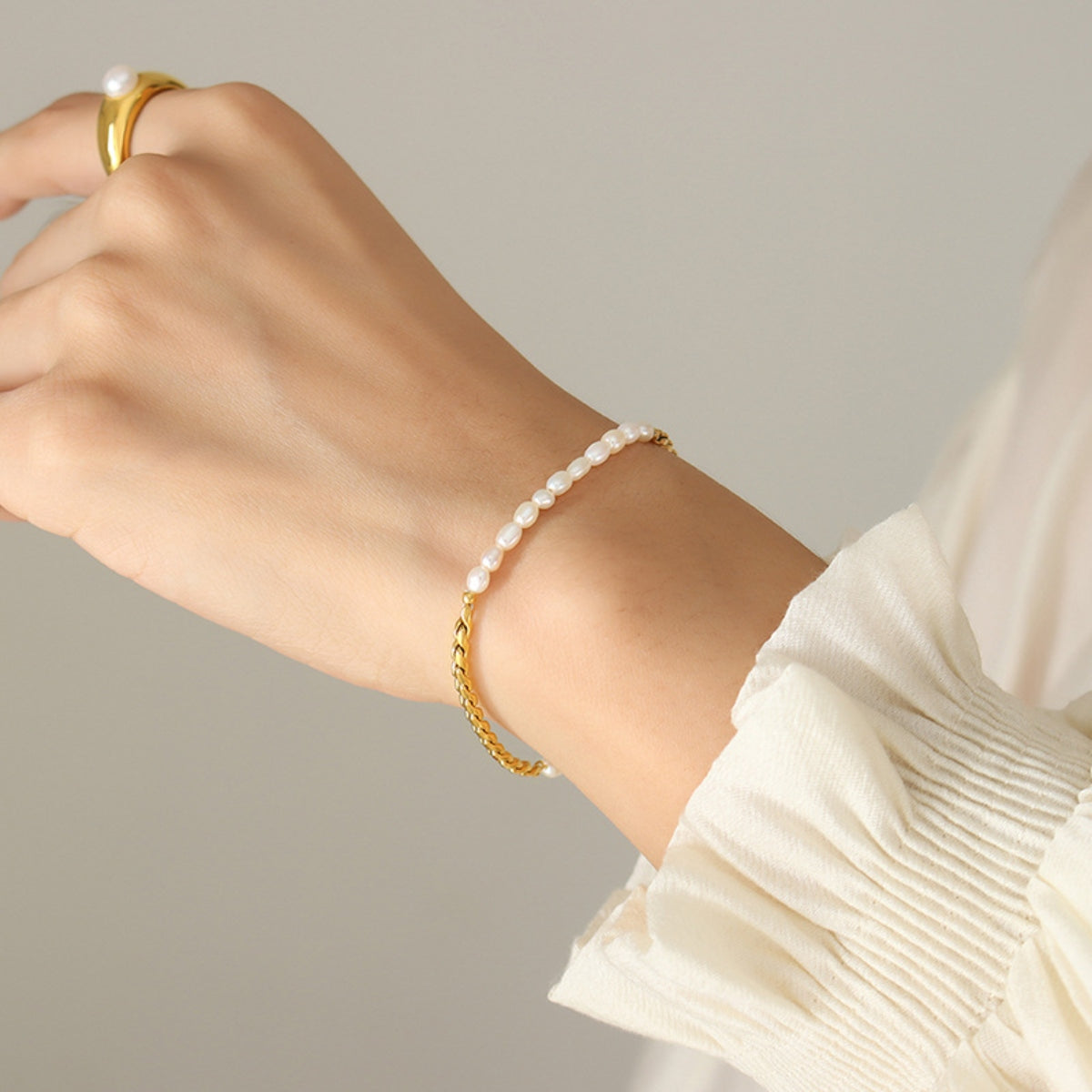 Honeybee Mumford's Freshwater Pearl Bracelet