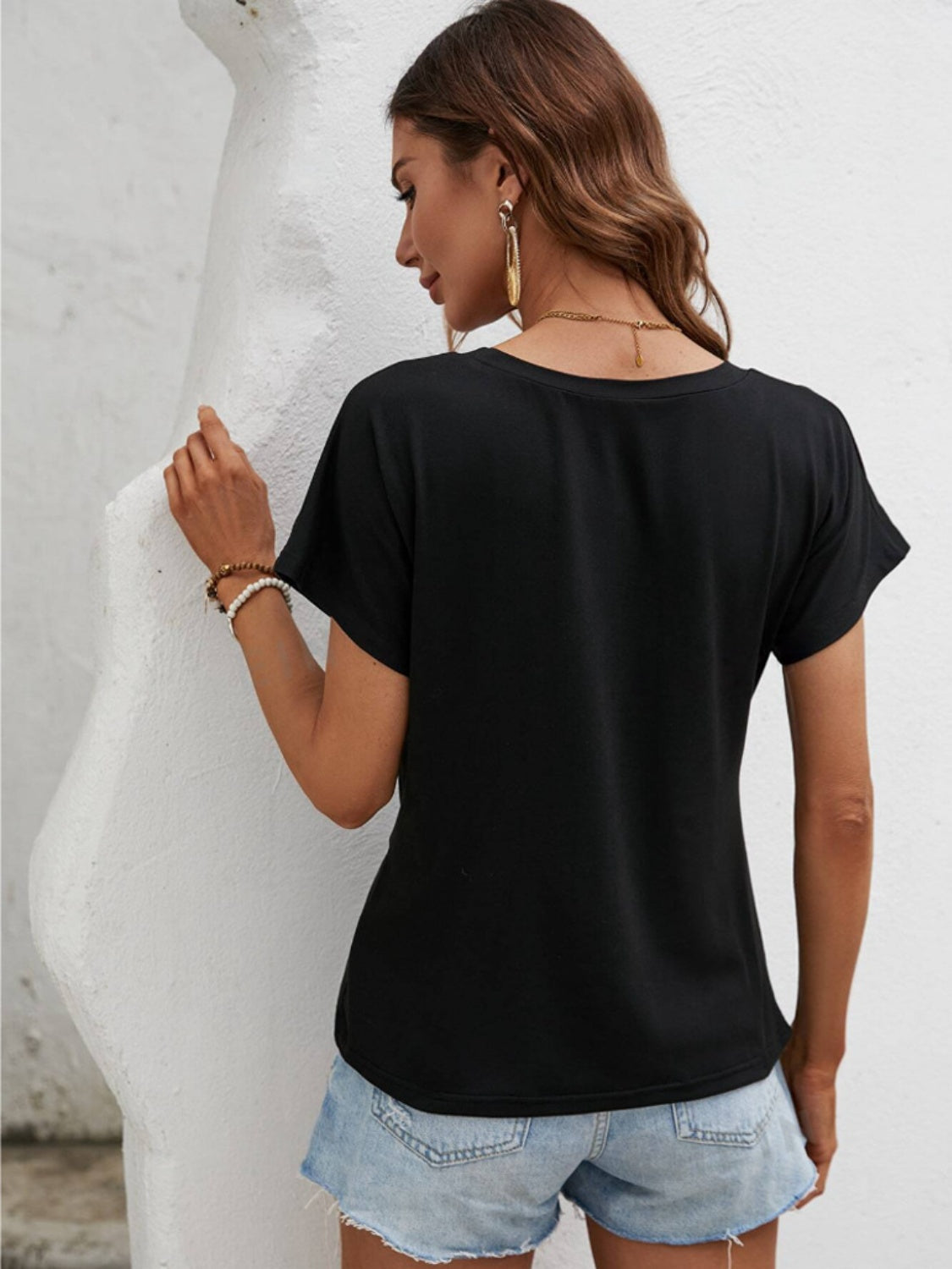 honeybee Mumford's Asymmetric Hem Round Neck T-Shirt ( Black, Green Moss, White, Dark Blue and Tan colors)