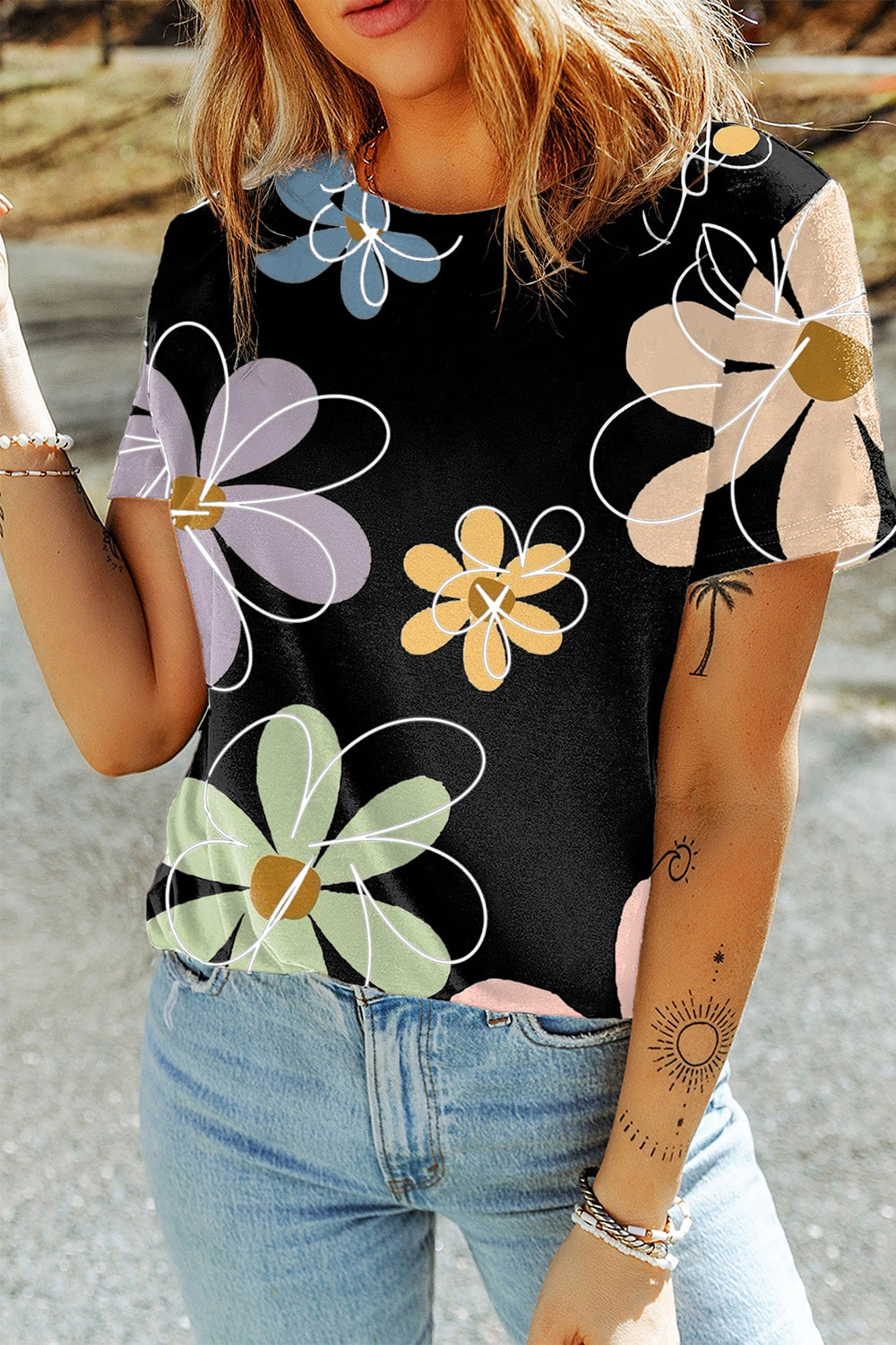 Honeybee Mumford's Flower Round Neck Short Sleeve T-Shirt