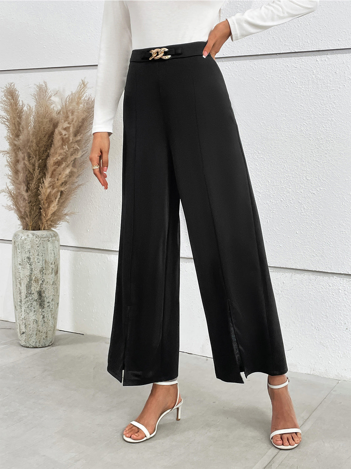 Honeybee Mumford's Chain Detail Slit Straight Pants