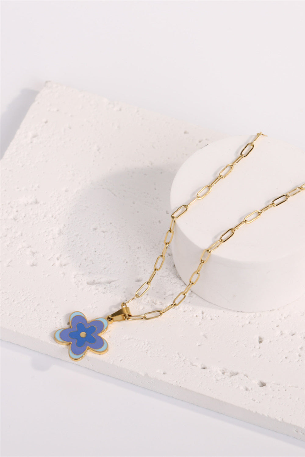 honeybee Mumford's Flower Pendant Necklace