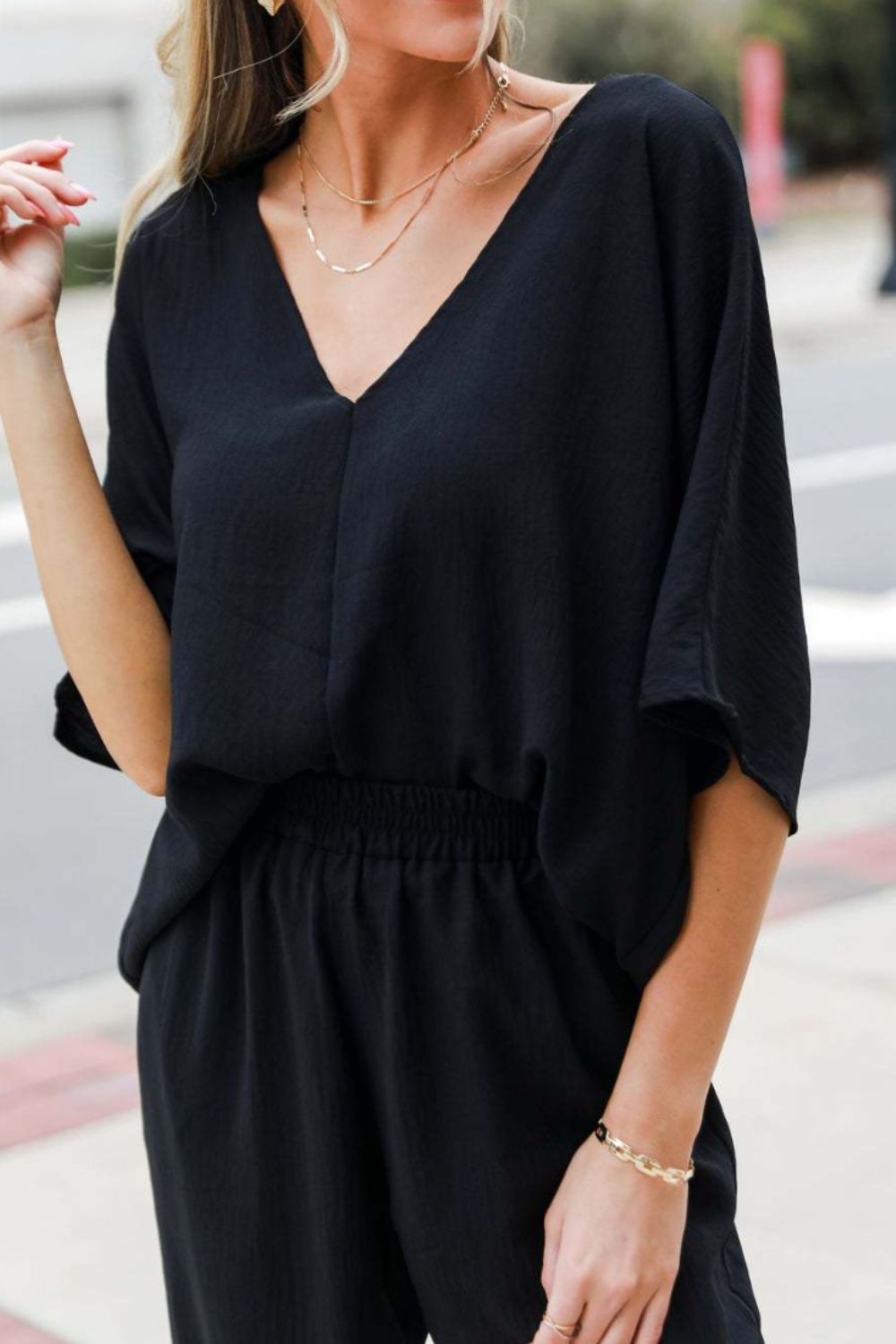 Honeybee Mumford's V-Neck Half Sleeve Blouse