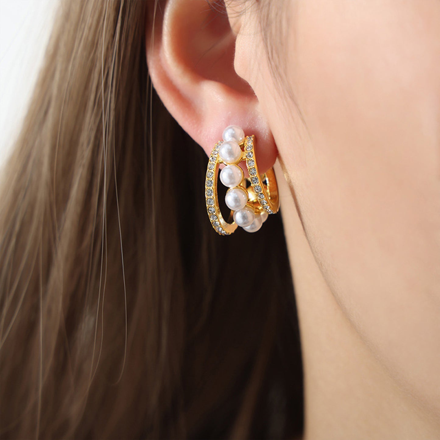 honeybee Mumford's Pearl C-Hoop Earrings