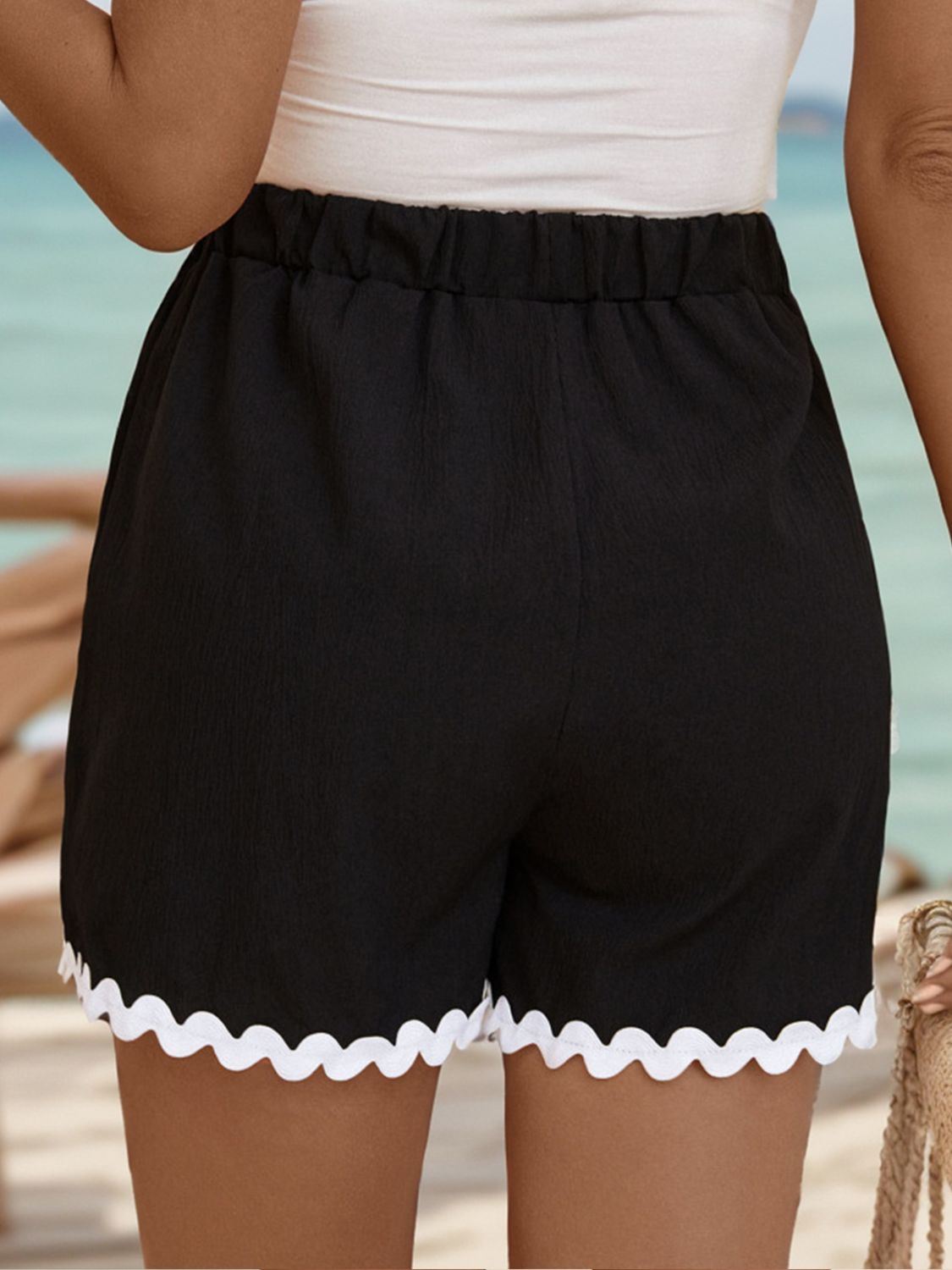 Honeybee Mumford's Contrast Trim Tied Shorts with Pockets