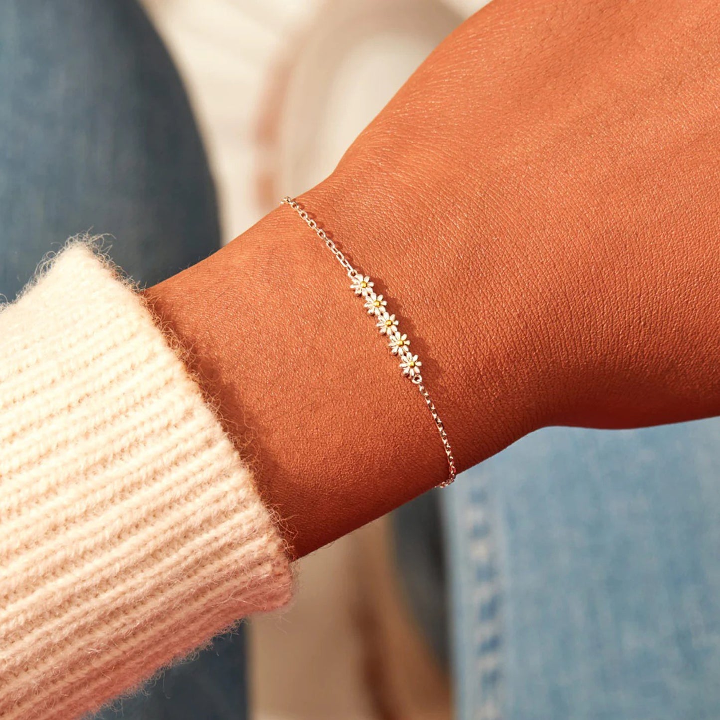 Honeybee Mumford's Daisy Shape Spring Ring Closure Bracelet