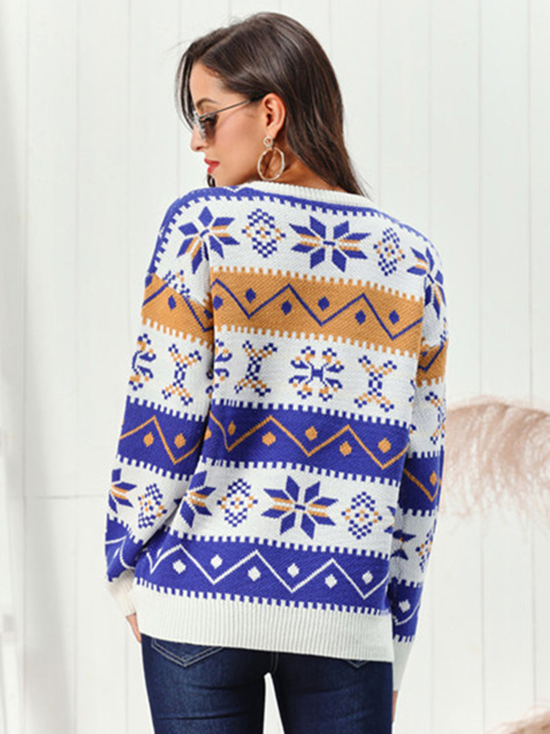 Honeybee Mumford's Snowflake Pattern Round Neck Sweater