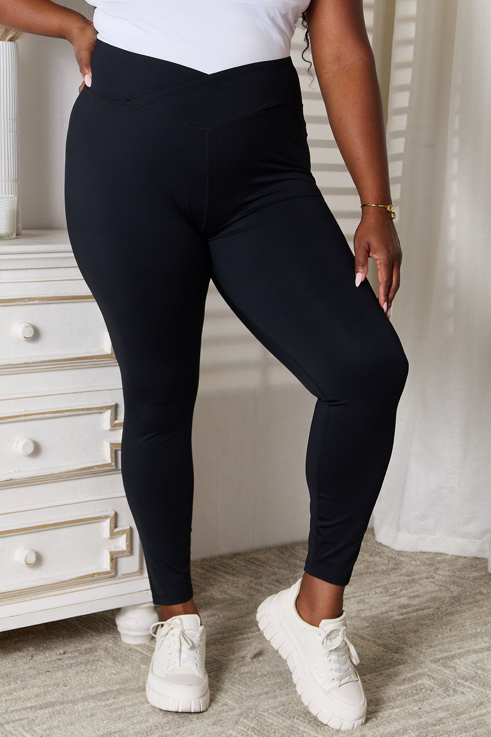 honeybee Mumford's black V-Waistband Sports Leggings