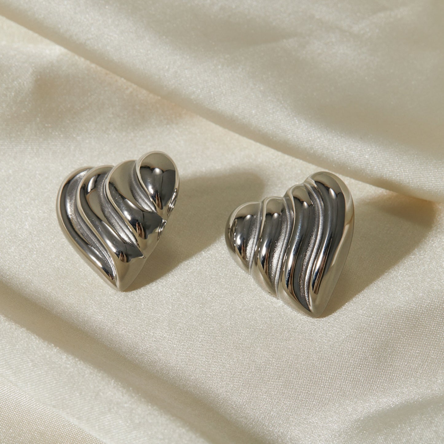 honeybee Mumford's Heart Shape Stud Earrings