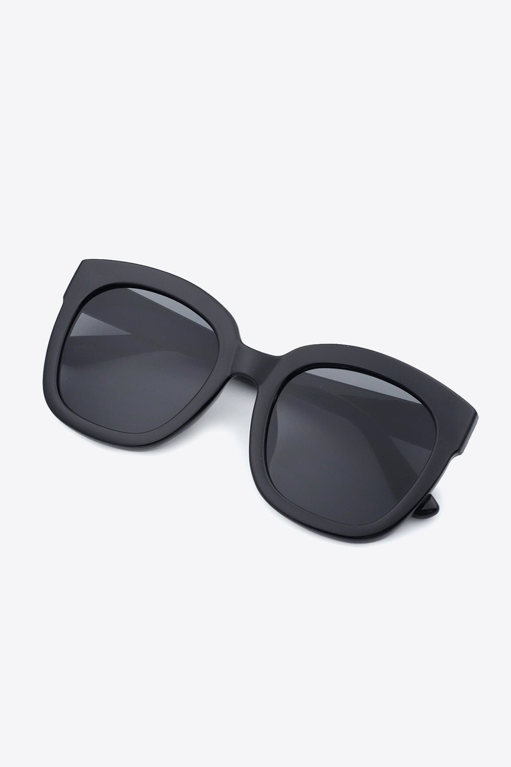 Honeybee Mumford's Frame Square Sunglasses