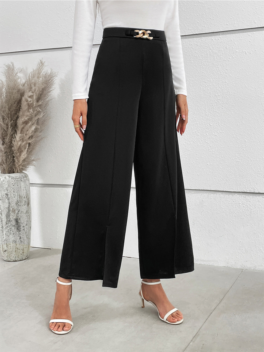 Honeybee Mumford's Chain Detail Slit Straight Pants