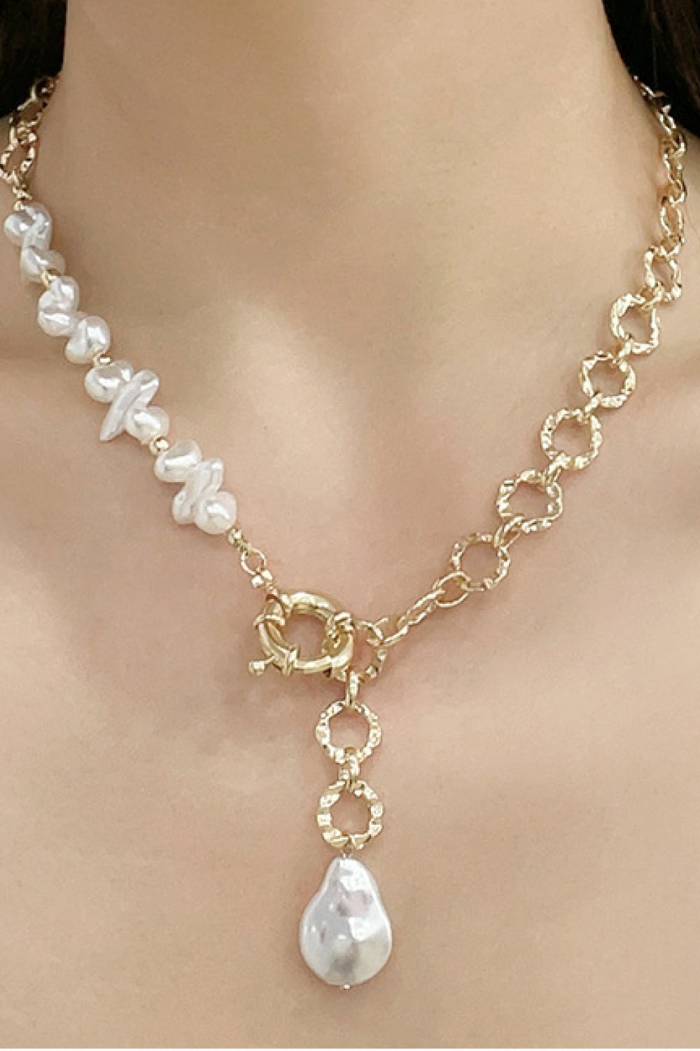 honeybee Mumford's Freshwater Pearl Necklace