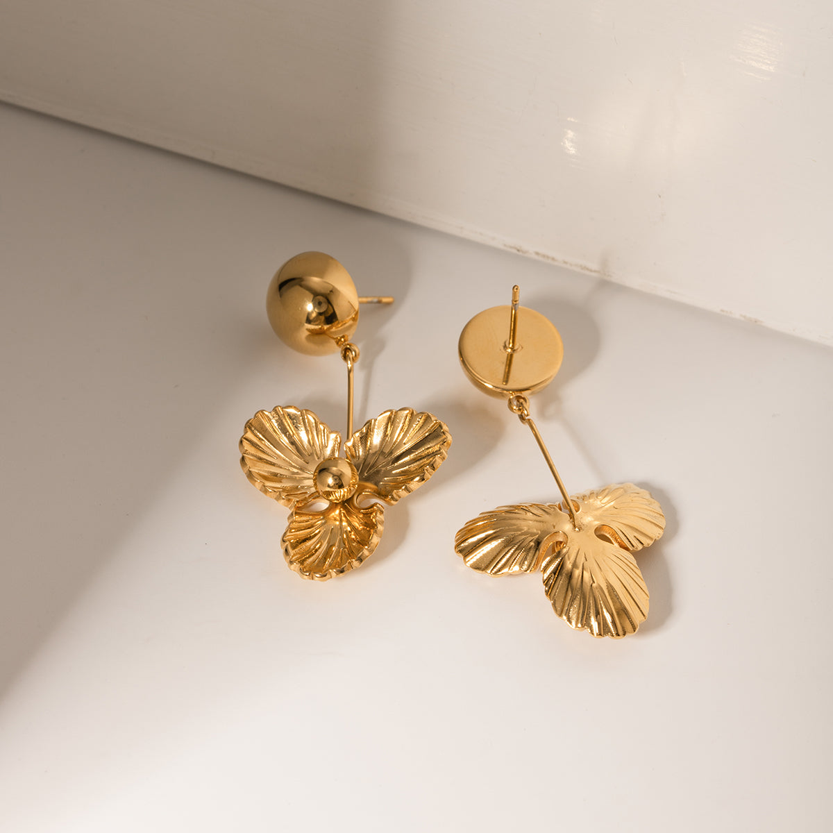 honeybee Mumford's Flower Dangle Earrings