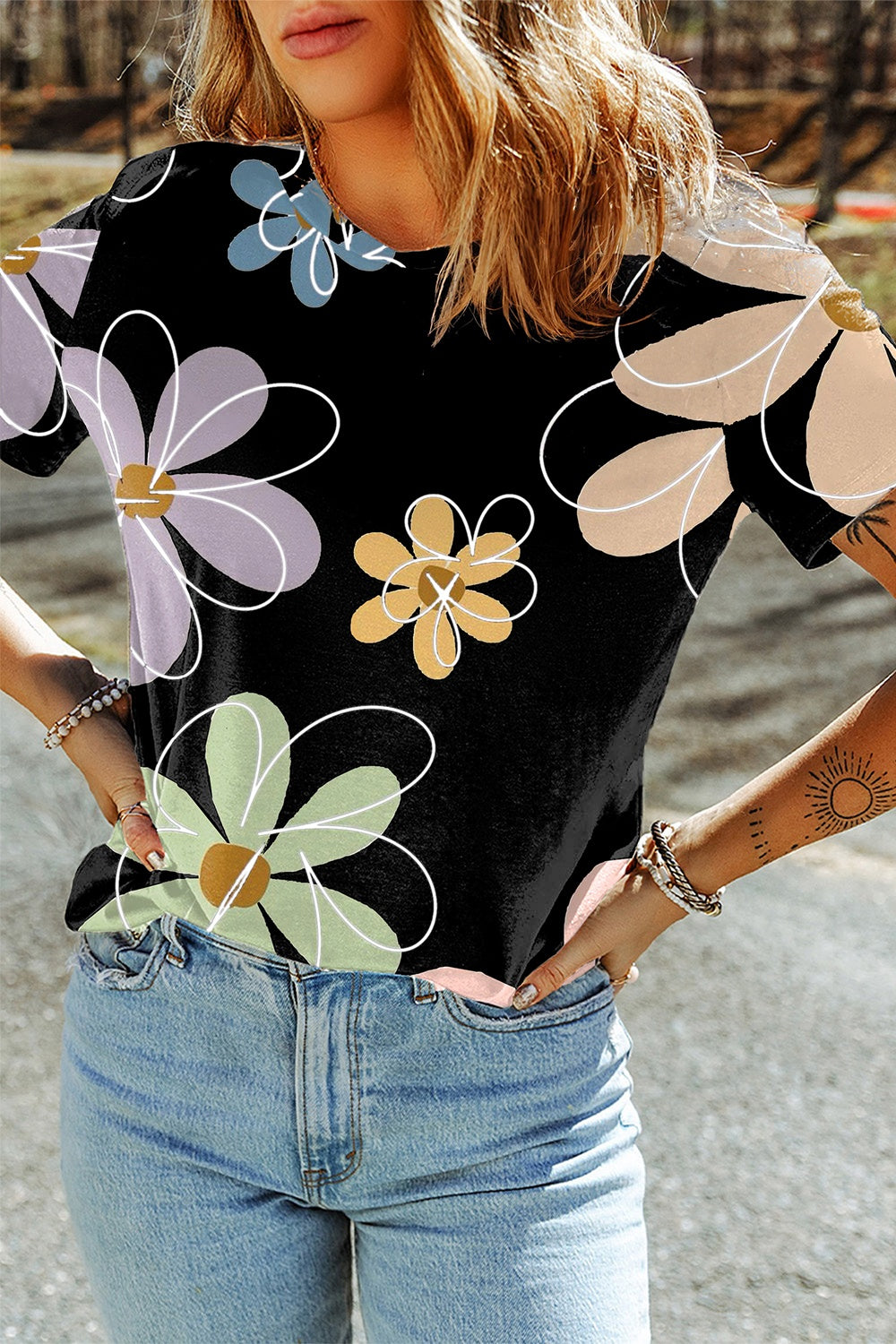 Honeybee Mumford's Flower Round Neck Short Sleeve T-Shirt