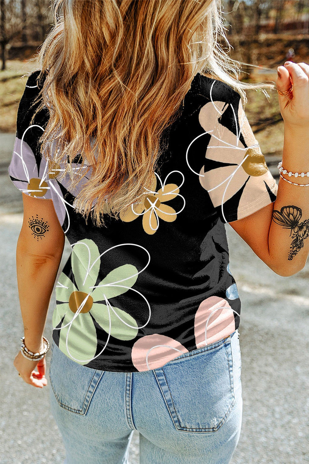 Honeybee Mumford's Flower Round Neck Short Sleeve T-Shirt