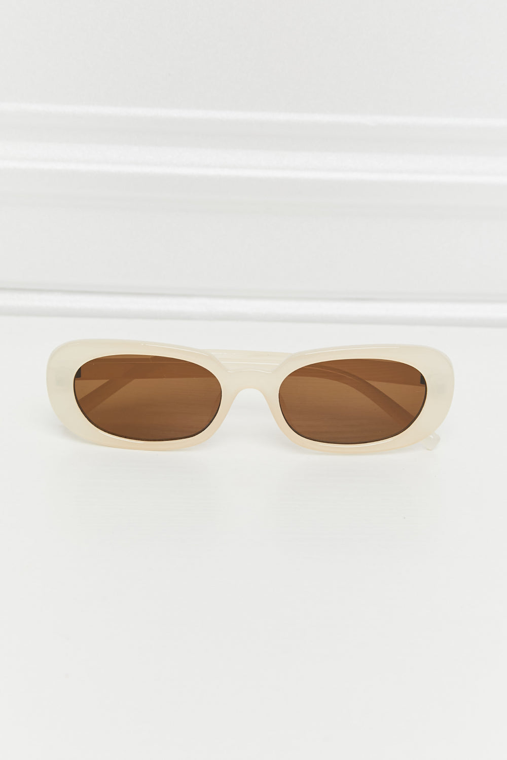 Honeybee Mumford's Oval Full Rim Sunglasses