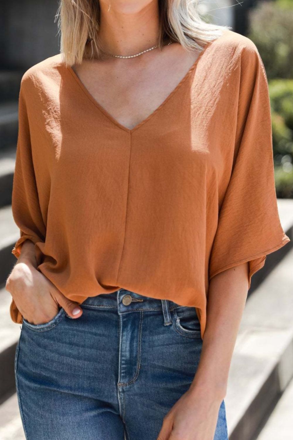 Honeybee Mumford's V-Neck Half Sleeve Blouse