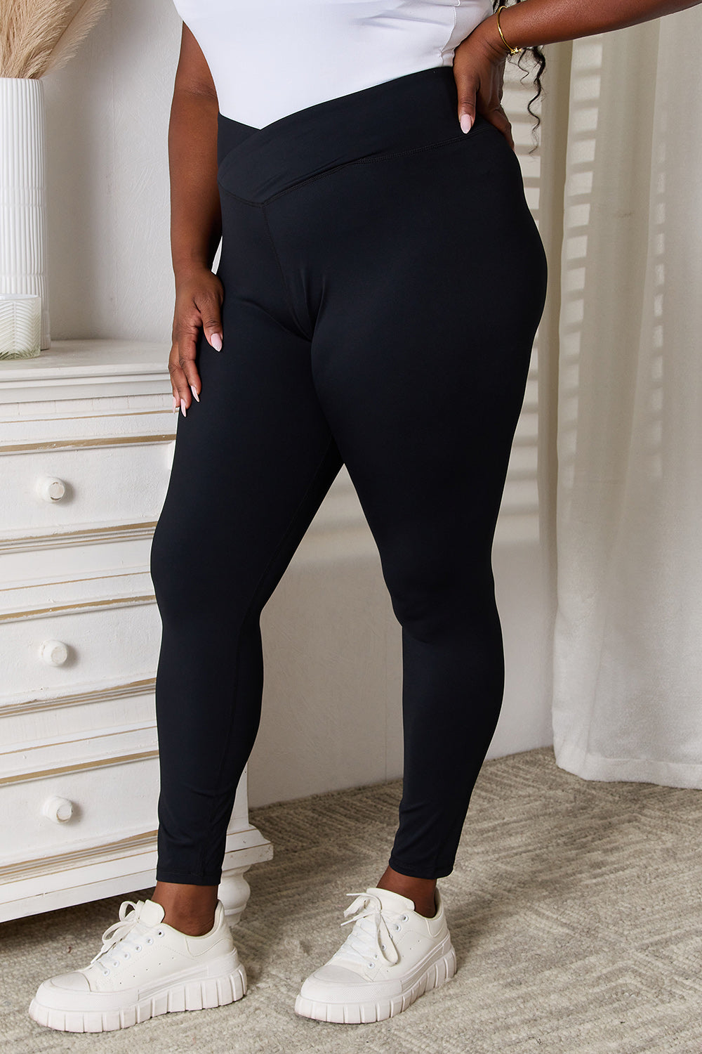 honeybee Mumford's black V-Waistband Sports Leggings