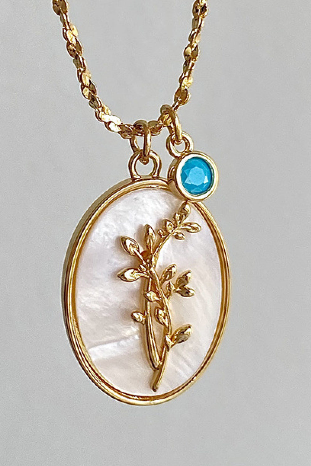 Honeybee Mumford's Flower Shell Pendant Necklace