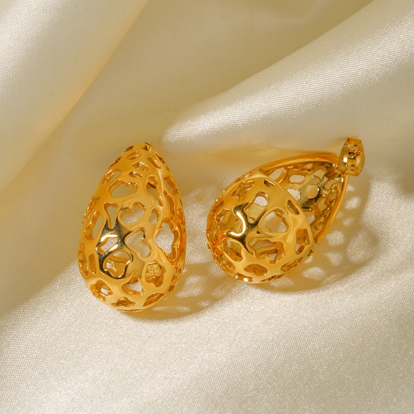 honeybee Mumford's Teardrop Hollowed Earrings