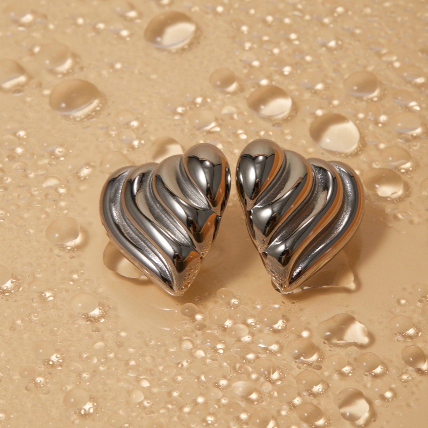 honeybee Mumford's Heart Shape Stud Earrings