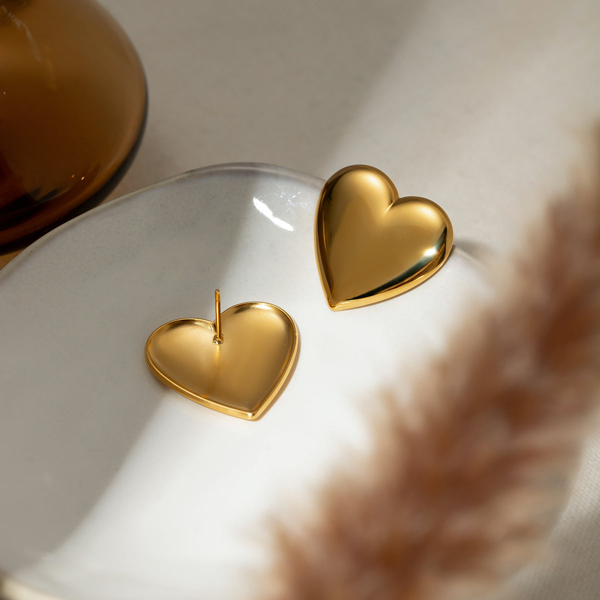 honeybee Mumford's Heart Stud Earrings