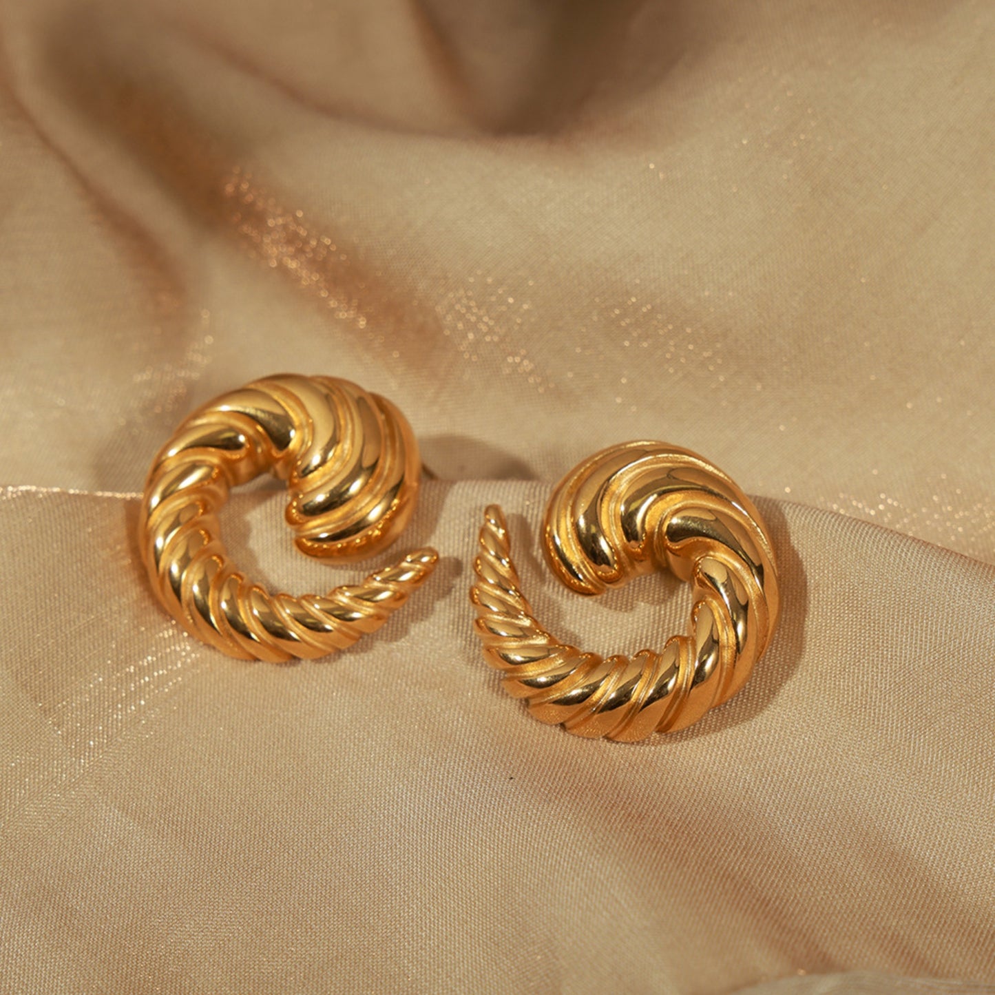 honeybee Mumford's Spiral Shape Stud Earrings