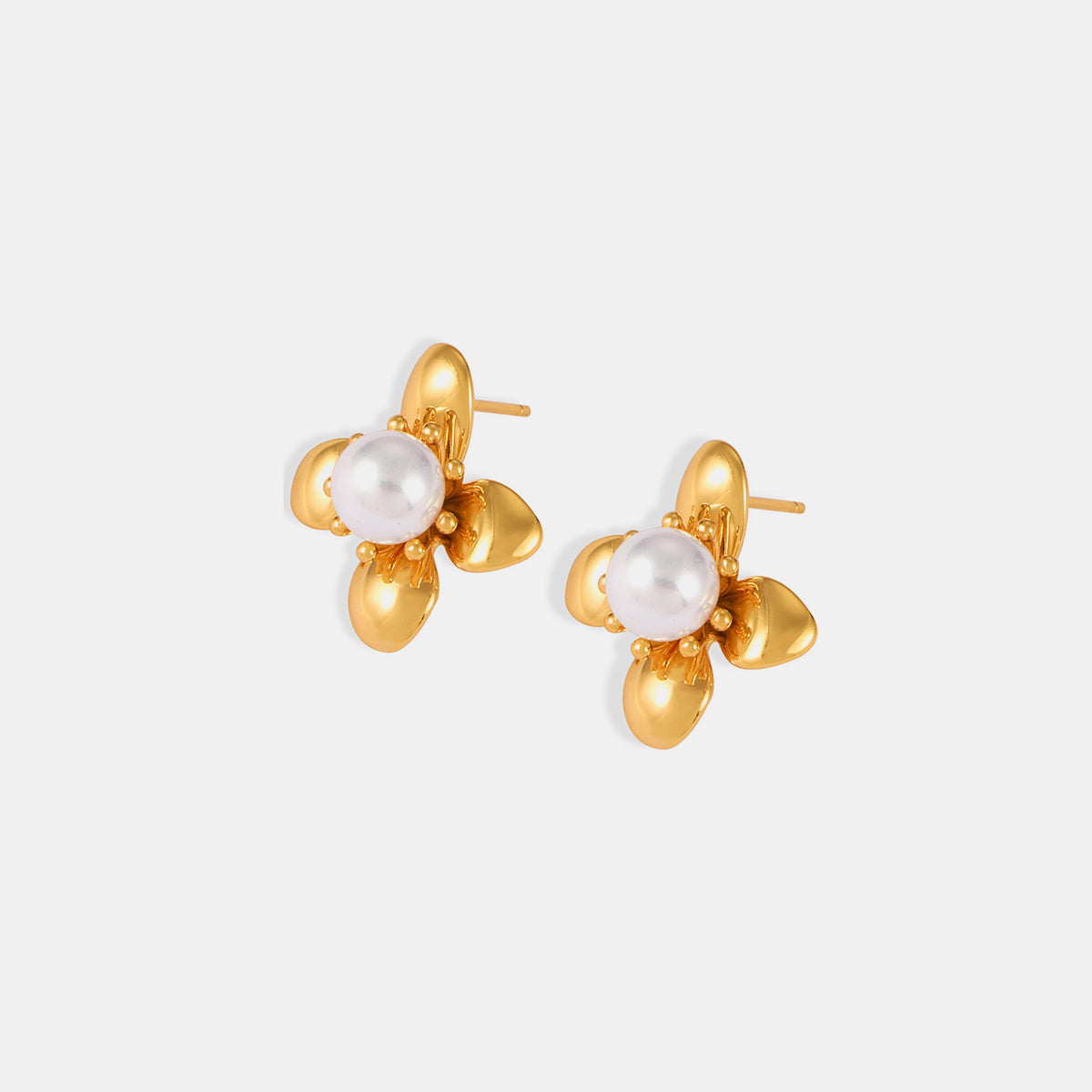 honeybee Mumford's Pearl Titanium Steel Flower Earrings