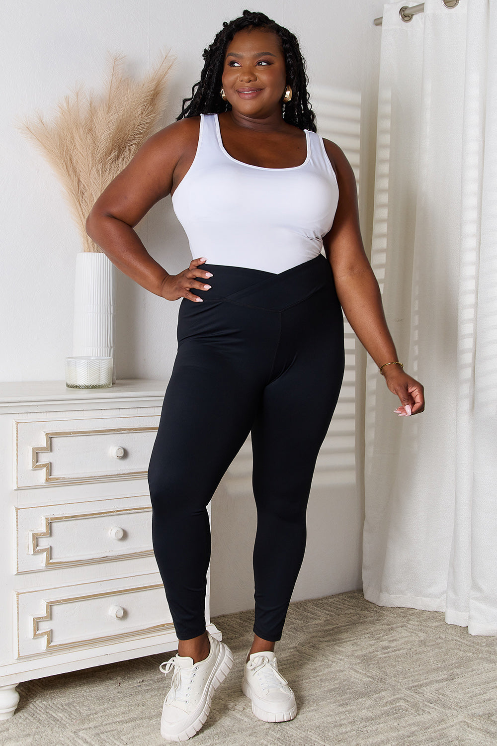 honeybee Mumford's black V-Waistband Sports Leggings