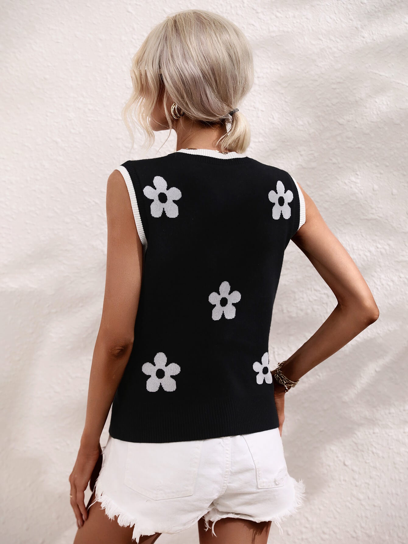 Honeybee Mumford's Floral Contrast Ribbed Trim Sweater Vest