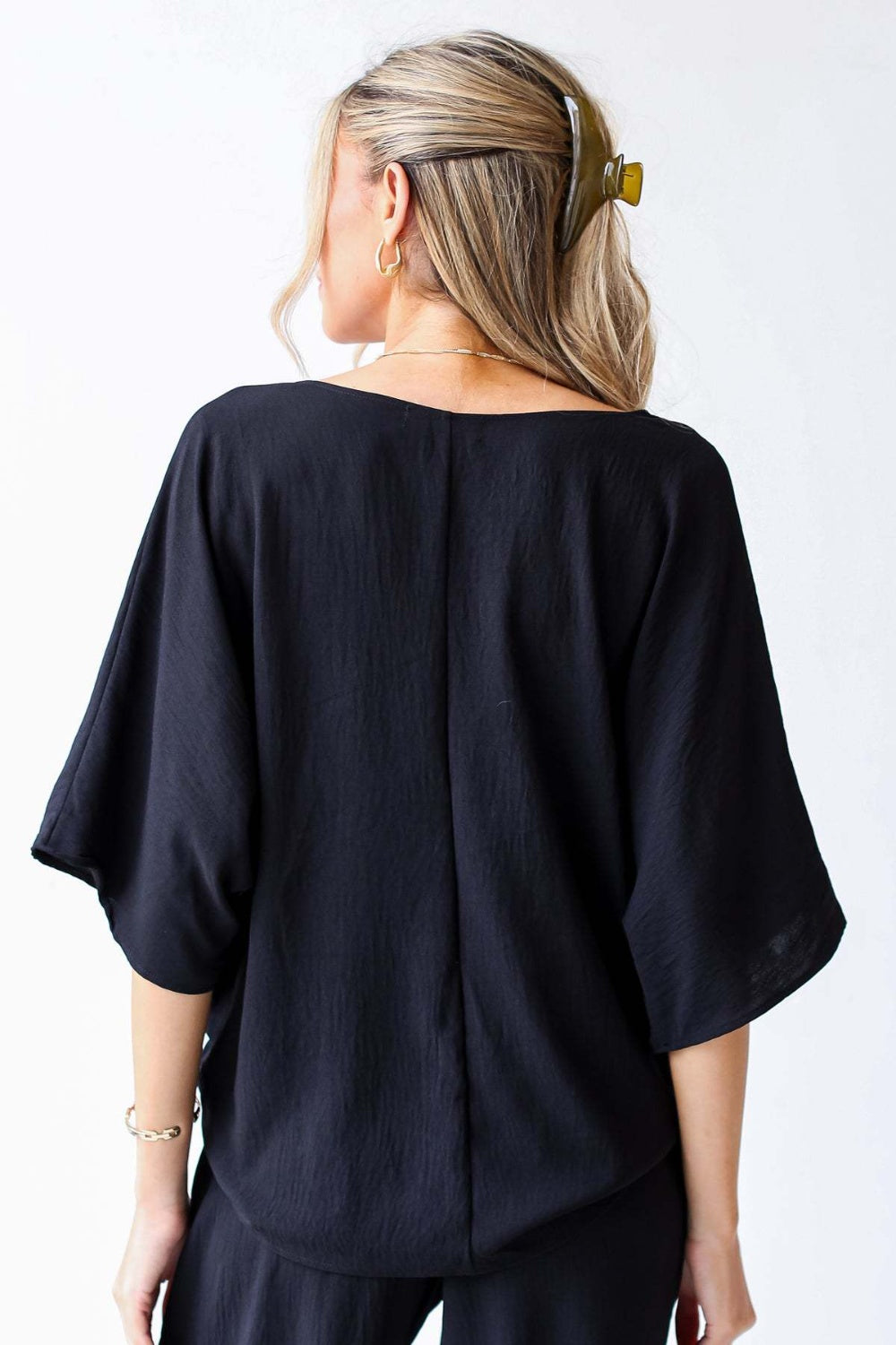 Honeybee Mumford's V-Neck Half Sleeve Blouse