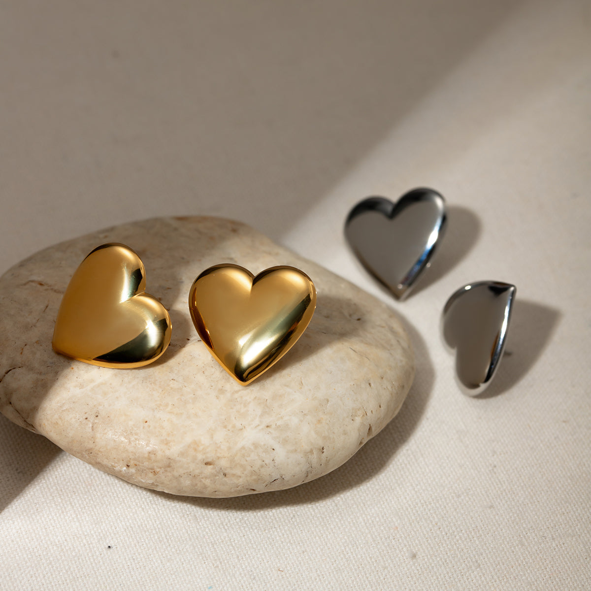 honeybee Mumford's Heart Stud Earrings