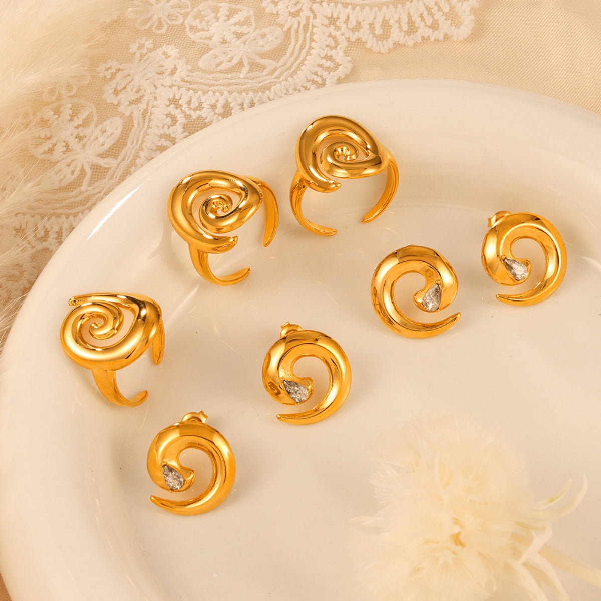 honeybee Mumford's Spiral Shape Earrings