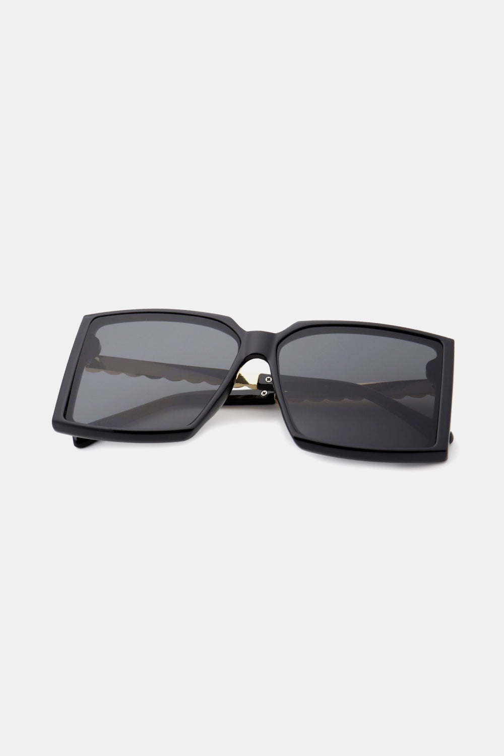 Honeybee Mumford's Frame Square Sunglasses