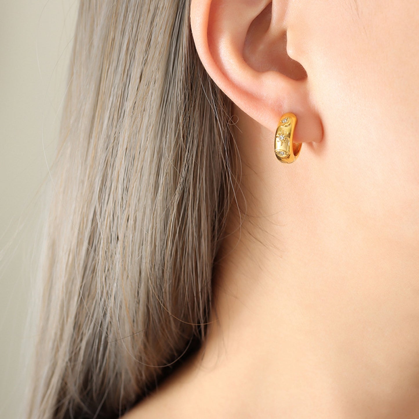 honeybee Mumford's Titanium Steel Huggies Earrings