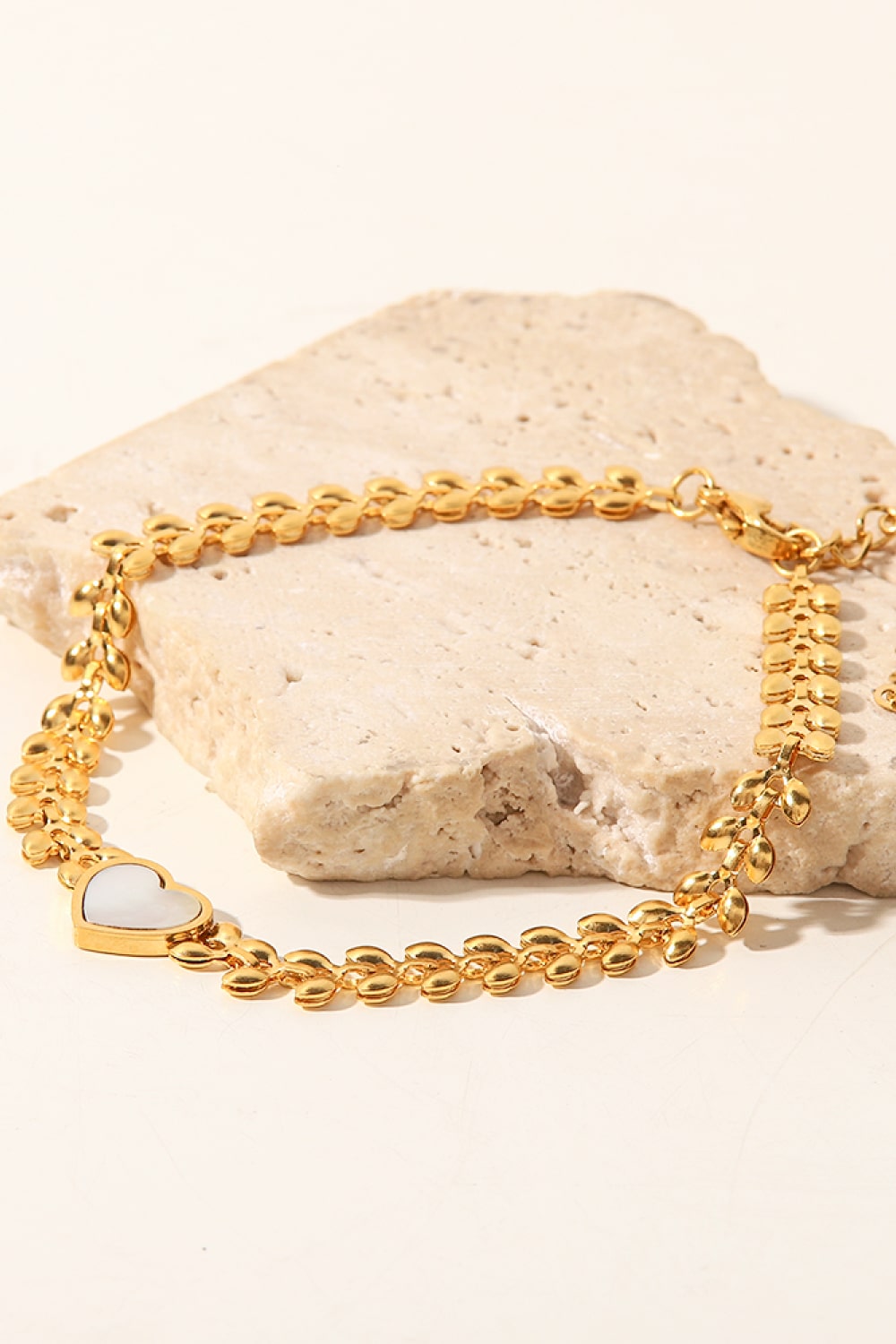 honeybee Mumford's Leaf Chain Heart Bracelet